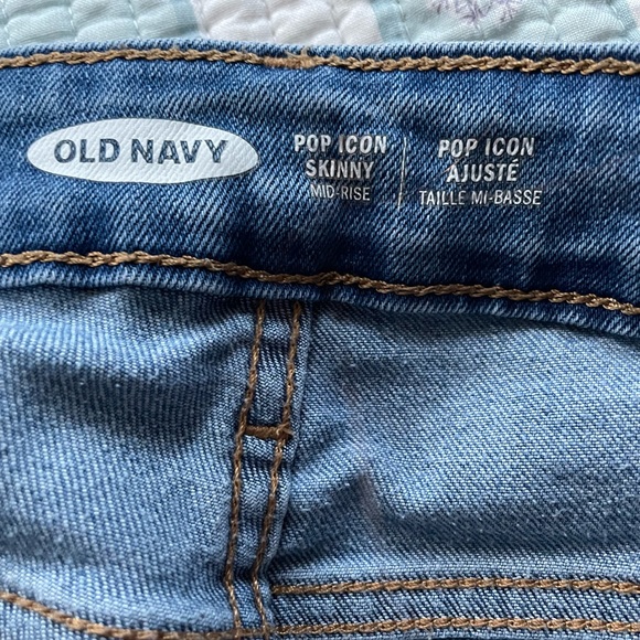 Old Navy Woman’s Skinny Jeans Size 00 - Picture 3 of 5